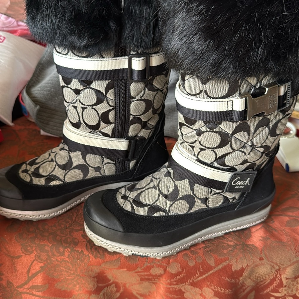 Coach Women's Black and Cream Patterned Boots Size 6.5 Price is Firm Like New - Picture 4 of 17